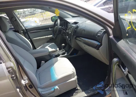 2011 Kia Sorento Lx V6 z USA, uszkodzony, nr VIN 5XYKTDA27BG095984